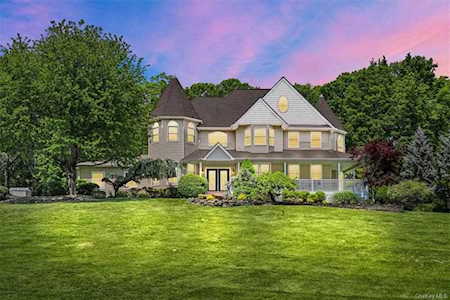 6 Katavolos Drive Tomkins Cove, NY 10986