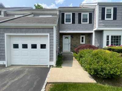 28 Hampshire Dr Mendham Boro, NJ 07945