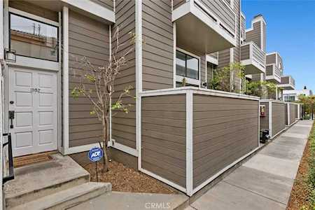 1952 S Barrington Ave West Los Angeles, CA 90025