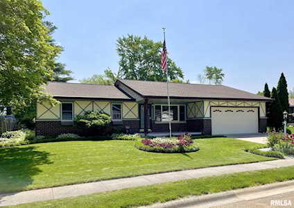 121 Tamarack Ave Morton, IL 61550