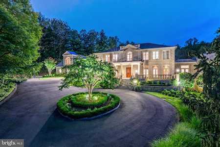 1198 Windrock Dr Mclean, VA 22102