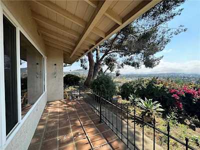 2976 Oak Hill Dr Escondido, CA 92027
