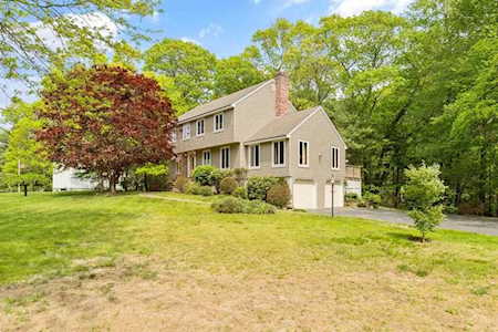 26 Appaloosa Ln Hamilton, MA 01982