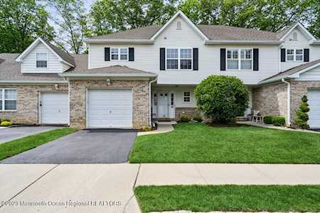 12 Lone Oak Way Eatontown, NJ 07724