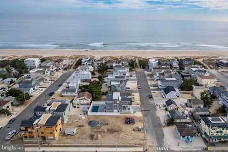 39 N 6th St Surf City, NJ 08008