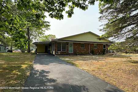 18 Cranberry Rd Manahawkin, NJ 08050