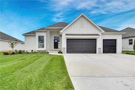 17400 Gillette St Overland Park, KS 66221