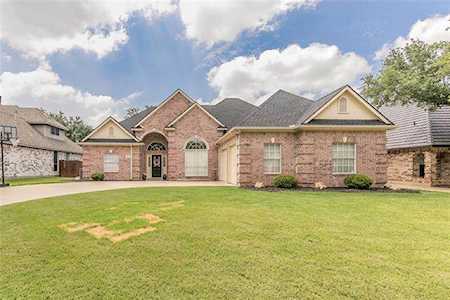 513 Quail Cove Court Hurst, TX 76054