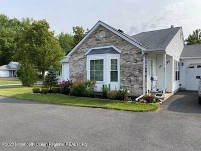40 Farnworth Close #1000 Freehold, NJ 07728