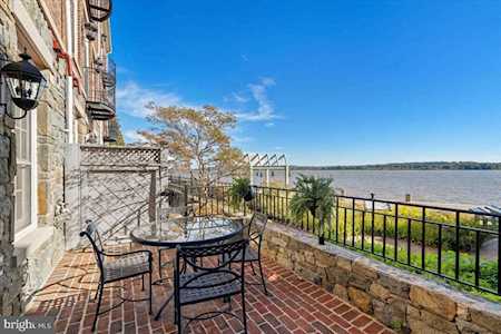 704 Fords Landing Way Alexandria, VA 22314