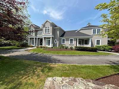 16 North Glen Drive Mashpee, MA 02649