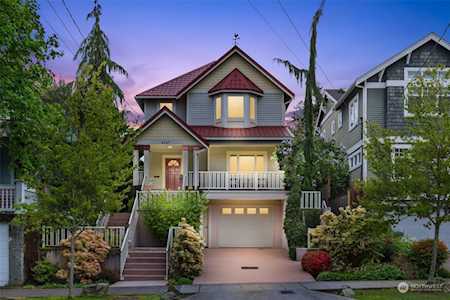 4327 Meridian Ave N Seattle, WA 98103