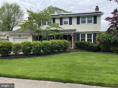 106 S Saint Andrews Dr Mount Laurel, NJ 08054