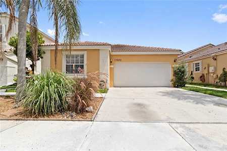 15620 NW 14th Ct Pembroke Pines, FL 33028