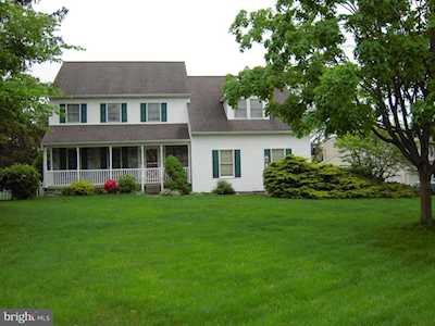 101 Strickler Run Dr Columbia, PA 17512