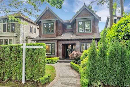 4590 W 13th Avenue Vancouver, BC V6R 2V4