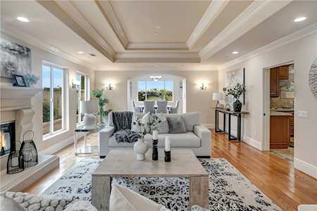 2209 Alta Vista Dr Newport Beach, CA 92660