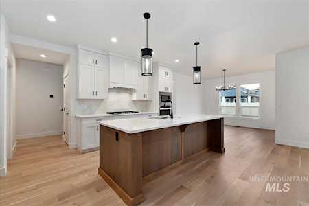 2477 E Sawtelle Peak St Meridian, ID 83642