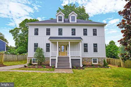 109 Moore Ave SE Vienna, VA 22180