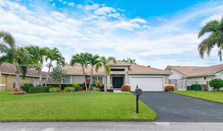 6331 Olde Moat Way Davie, FL 33331