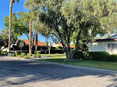 2828 San Lago Ct Las Vegas, NV 89121