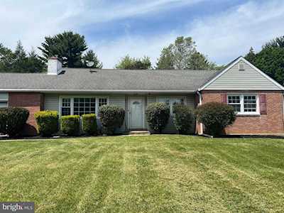 602 Lee Dr Broomall, PA 19008