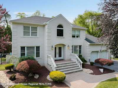24 Kimberly Ct Manalapan, NJ 07726