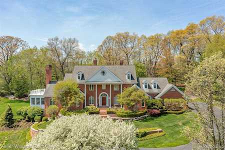 5394 Abbey Rd Rochester, MI 48306