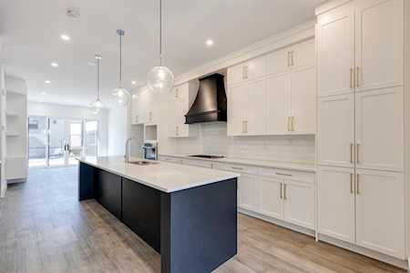 2109 27 Ave SW Calgary, AB T2T 1H8