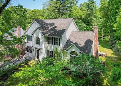 25 Amherst Rd Hopkinton, MA 01748