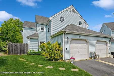 7 Jennings Ct Freehold, NJ 07728