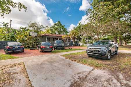 6150 SW 16th St West Miami, FL 33155