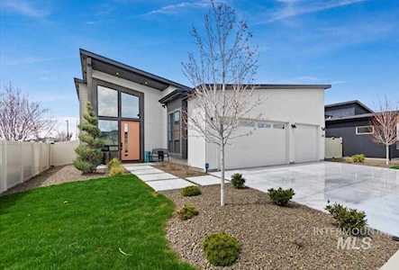 2373 S Rolling Hills Ave. Meridian, ID 83642