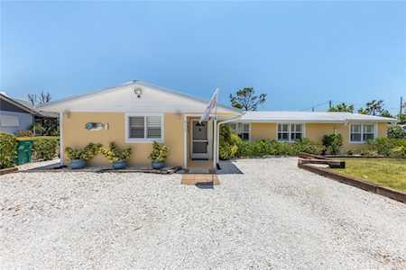 813 E 3rd St Englewood, FL 34223