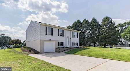 41 Creekside Dr Newark, DE 19702