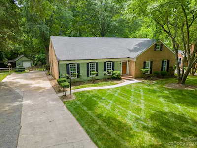 4042 Bridgewood Ln Charlotte, NC 28226