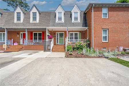 355 Middle Oaks Dr Chesapeake, VA 23322