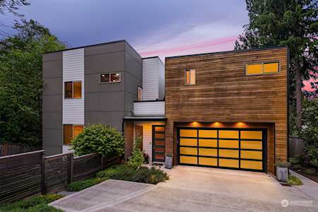 8448 36th Ave SW Seattle, WA 98126