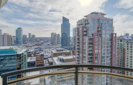 1078 6 Ave SW #2103 Calgary, AB T2P 5N6