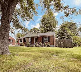 218 E Meadow Cir Clarksville, TN 37043