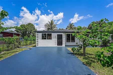 851 NW 146th St Miami, FL 33168