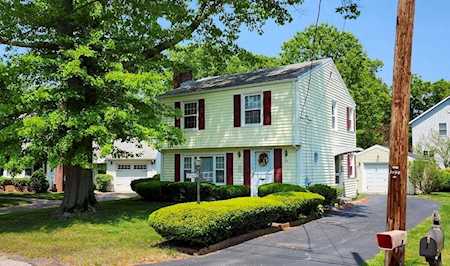 83 Harman Avenue Seekonk, MA 02771