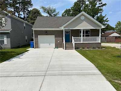 1125B Hawthorne Dr Chesapeake, VA 23325