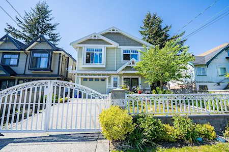 7325 Stride Avenue Burnaby, BC V3N 1V3