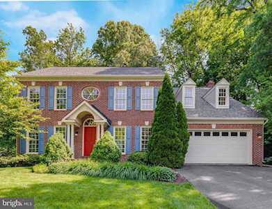 1202 Essex Manor Ct Alexandria, VA 22308