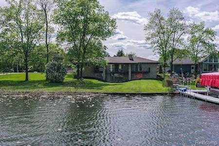 14255 Swanee Beach Dr Fenton Twp, MI 48430
