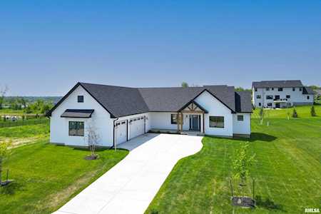 302 Ann Ave Riverdale, IA 52722