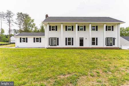 9 Walnut Grove Dr Fredericksburg, VA 22406