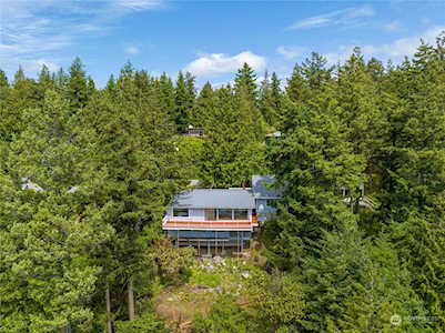 7541 Holiday Blvd Anacortes, WA 98221