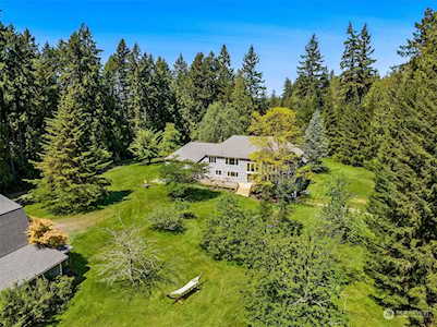 10770 Arrow Point Dr NE Bainbridge Island, WA 98110
